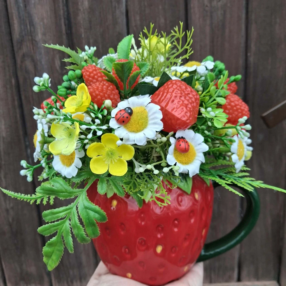 Dekorace jahodový hrnek - 20 cm