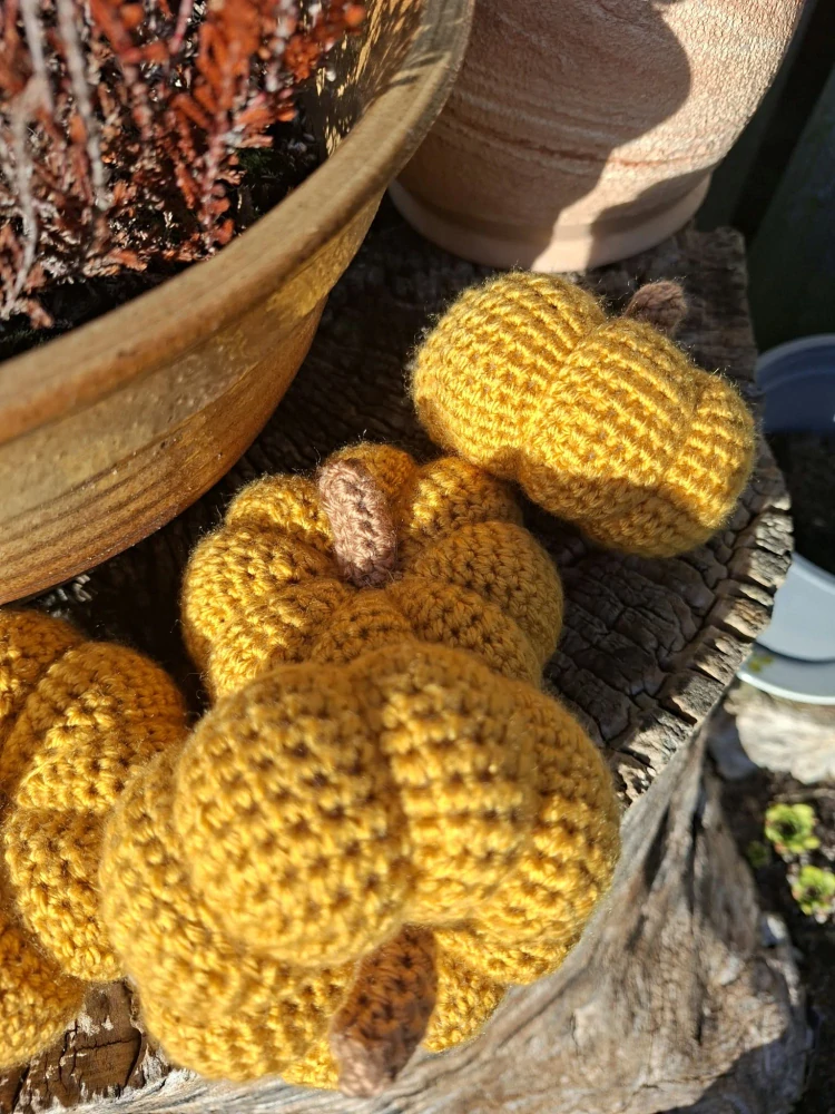 Háčkovaná dýně - 8 cm 