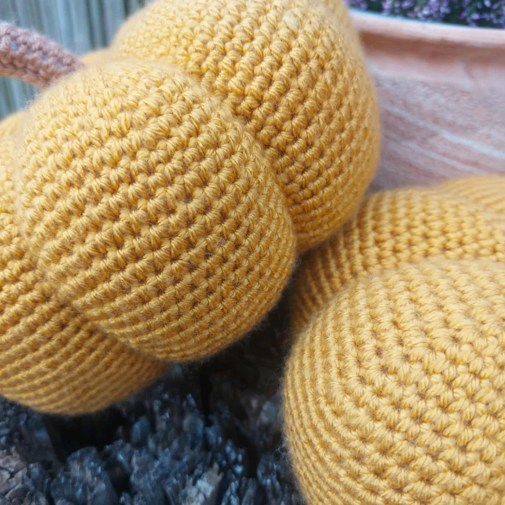 Háčkovaná dýně - 21 cm 