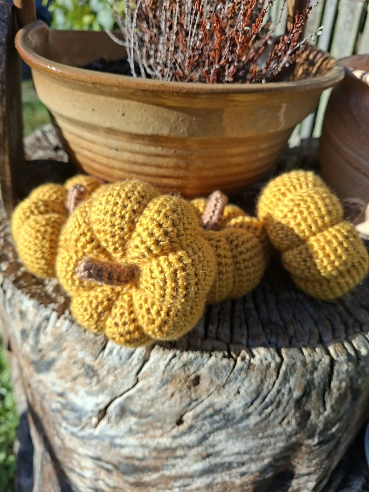Háčkovaná dýně - 8 cm 