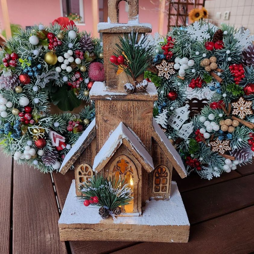 Domek s LED osvětlením - 48 cm 