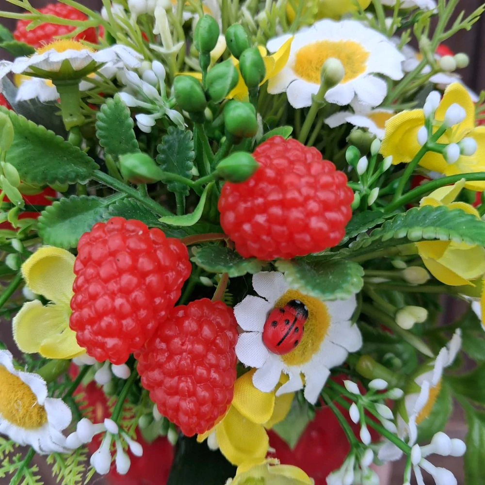 Dekorace jahodový hrnek - 20 cm