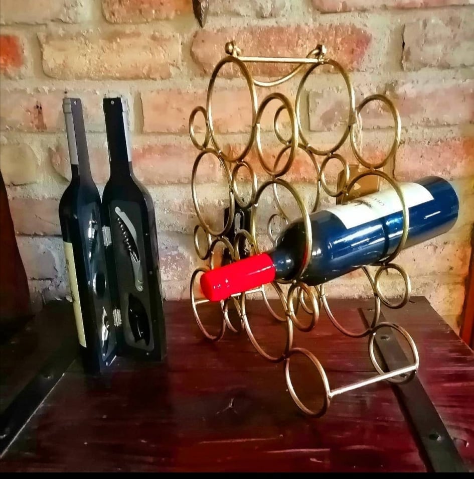 Kovový stojan na víno - 48 cm 