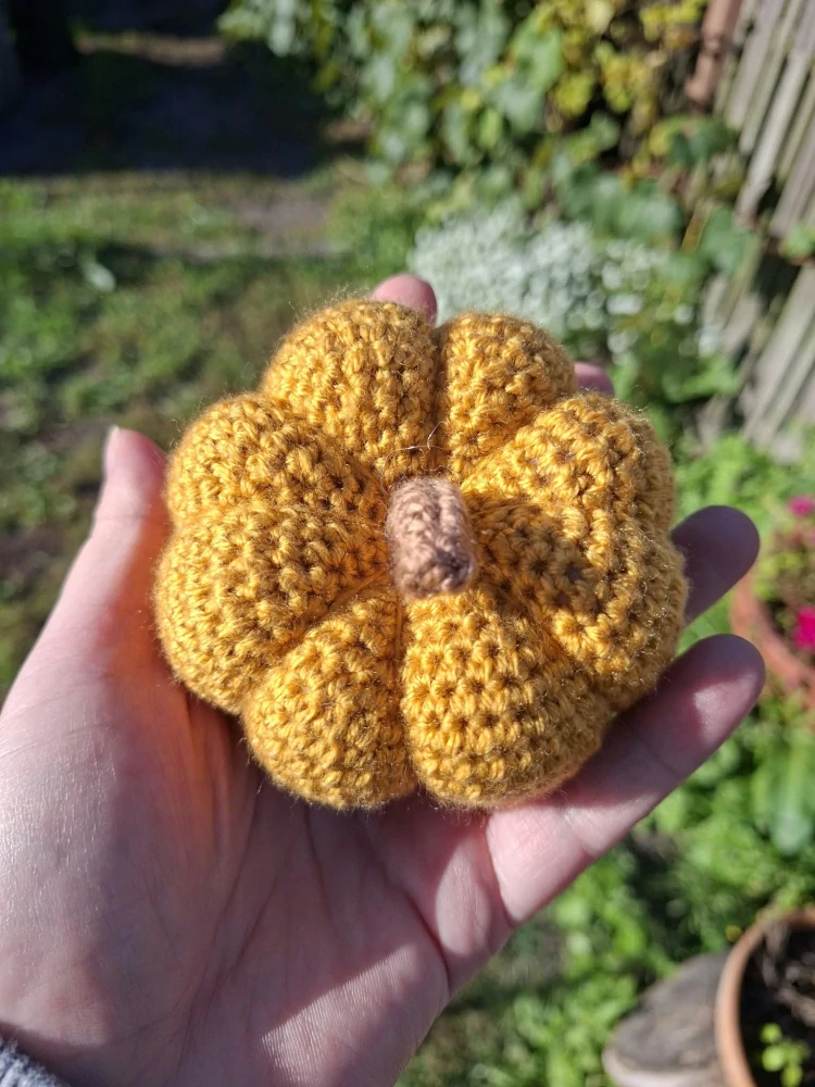 Háčkovaná dýně - 8 cm 