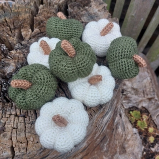 Háčkovaná dýně - 8 cm 