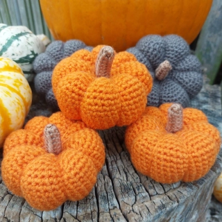 Háčkovaná dýně - 10 cm 