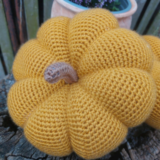 Háčkovaná dýně - 21 cm 