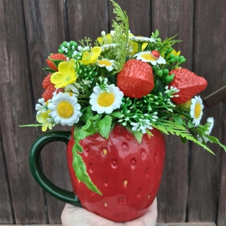 Dekorace jahodový hrnek - 20 cm