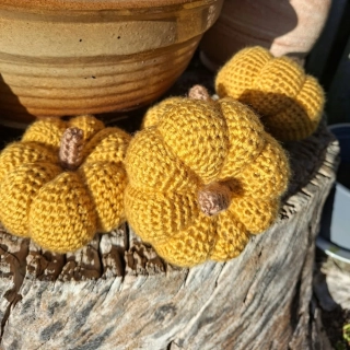 Háčkovaná dýně - 8 cm 